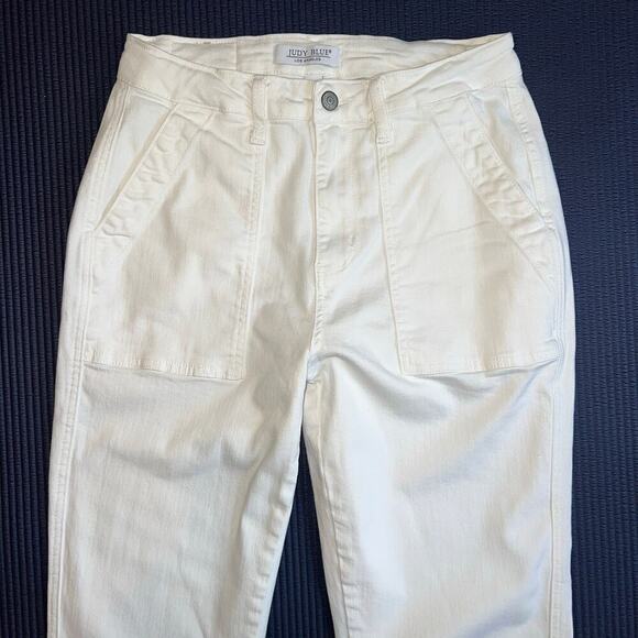 Judy Blue Relaxed Fit High Rise Cargo Style White Jeans 30” Inseam Size 5/27 - Picture 4 of 10